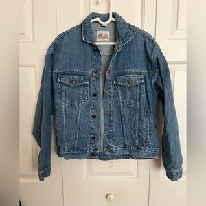 Amazing denim jacket from the 1980s check out the bottom detail in the back